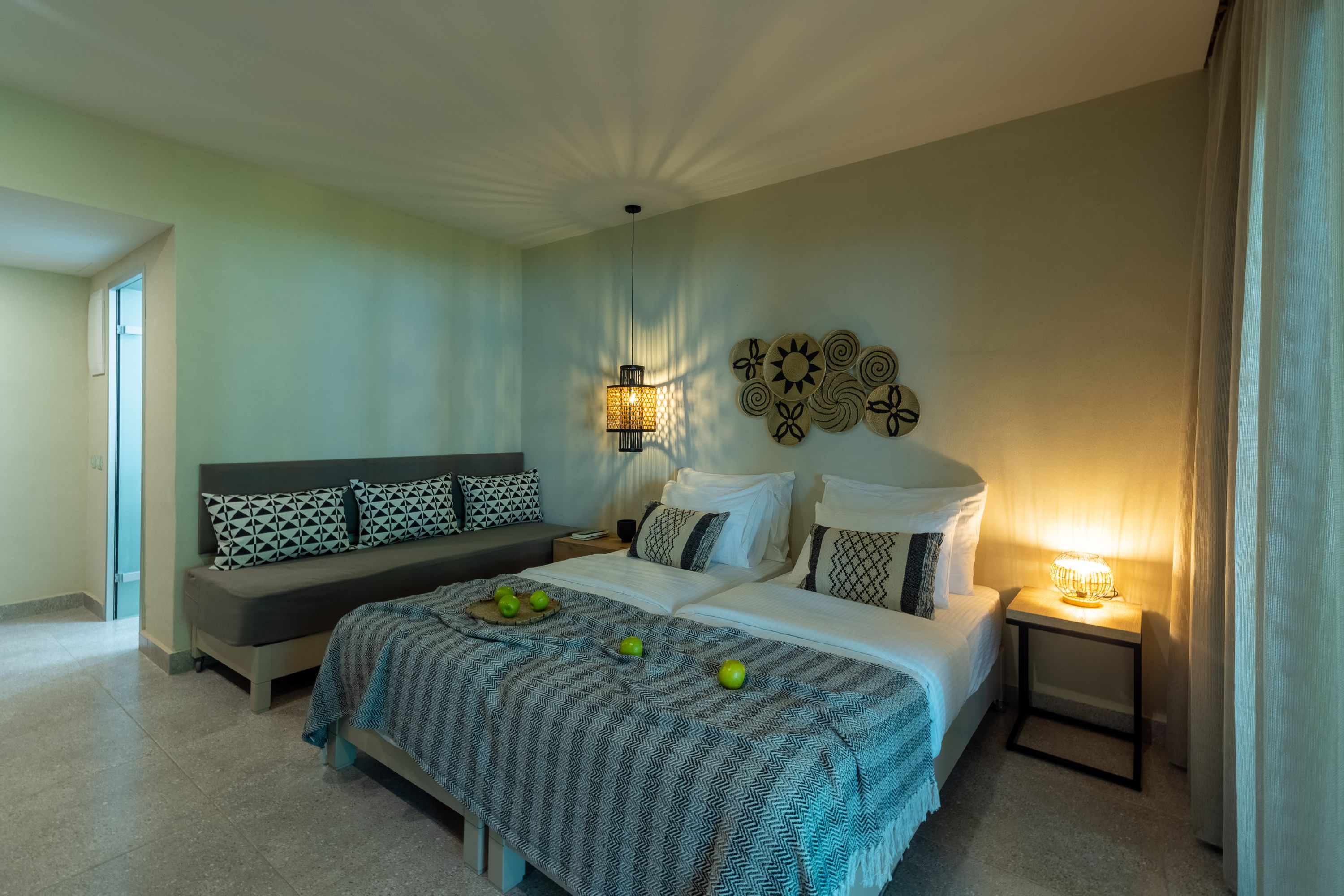 SUPERIOR DOUBLE ROOMS WITH SIDE SEA VIEW